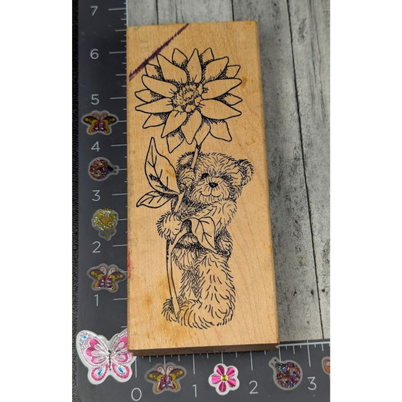 Judikins Bear Holding Flower 5235H Rubber Stamp Wood #F23 - Picture 1 of 3